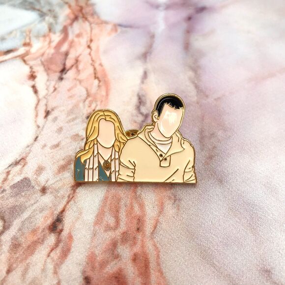 Twilight Jewelry - Emmett Cullen and Rosalie Hale Twilight Outline Enamel Pin